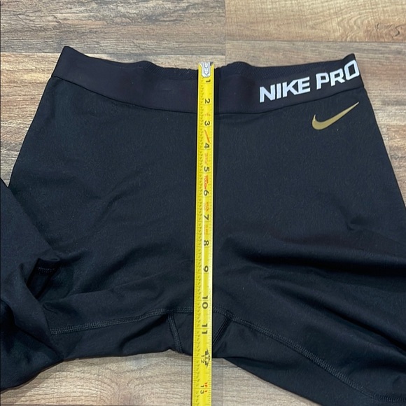 Nike Black and Gold Leggings for Active Comfort - Picture 7 of 14